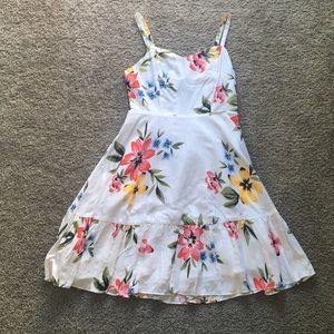NWT Old Navy white floral dress
